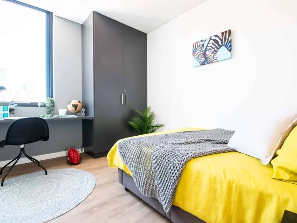5 Bed Ensuite Apartment High Floor - Bedroom