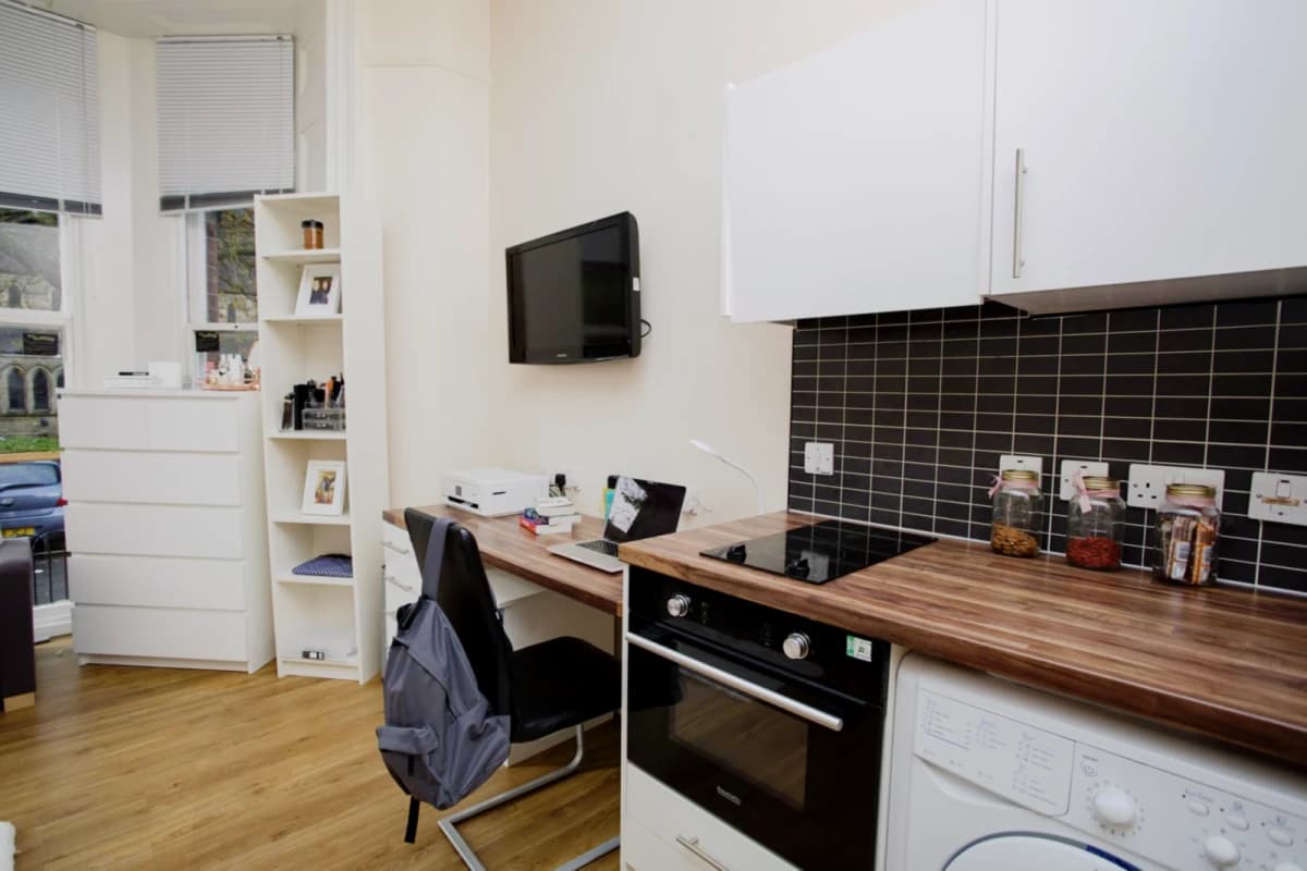 Daisybank Villas image