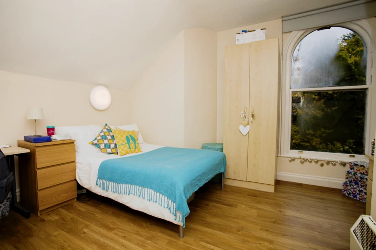 Daisybank Villas image
