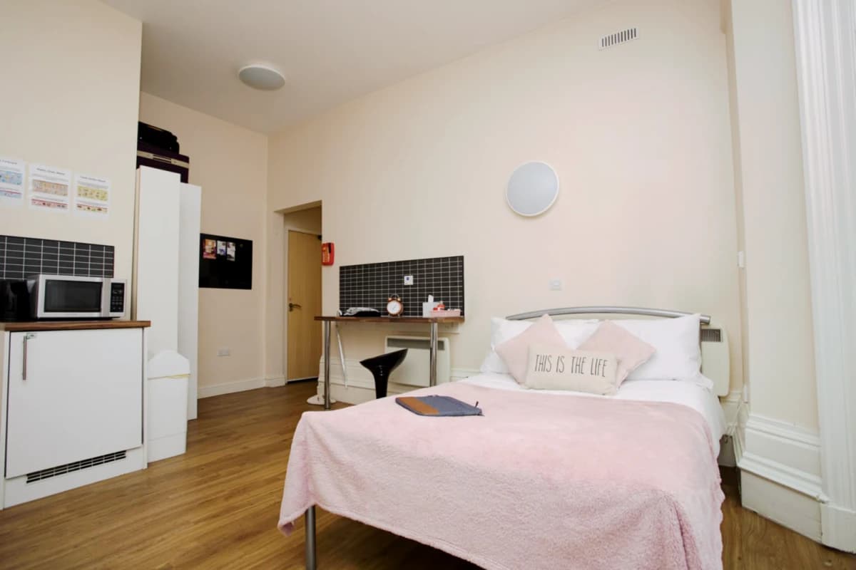 Daisybank Villas image