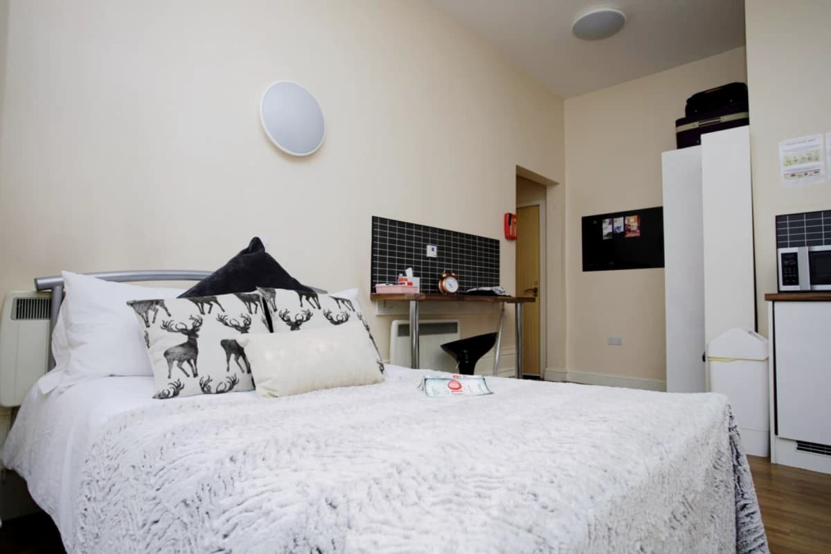 Daisybank Villas image