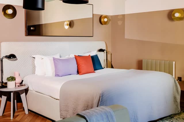 SL-Manchester Canal Side Apartments image 3