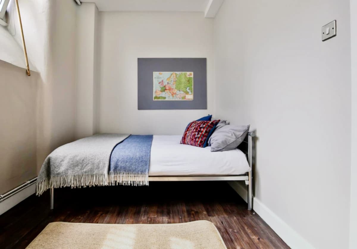 iQ Hollingworth House image