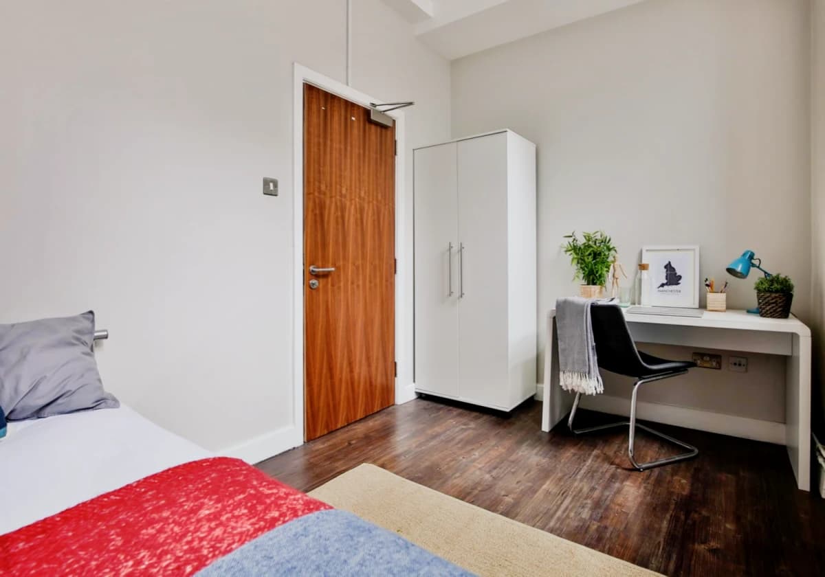 iQ Hollingworth House image