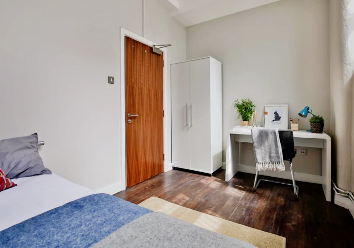 iQ Hollingworth House image