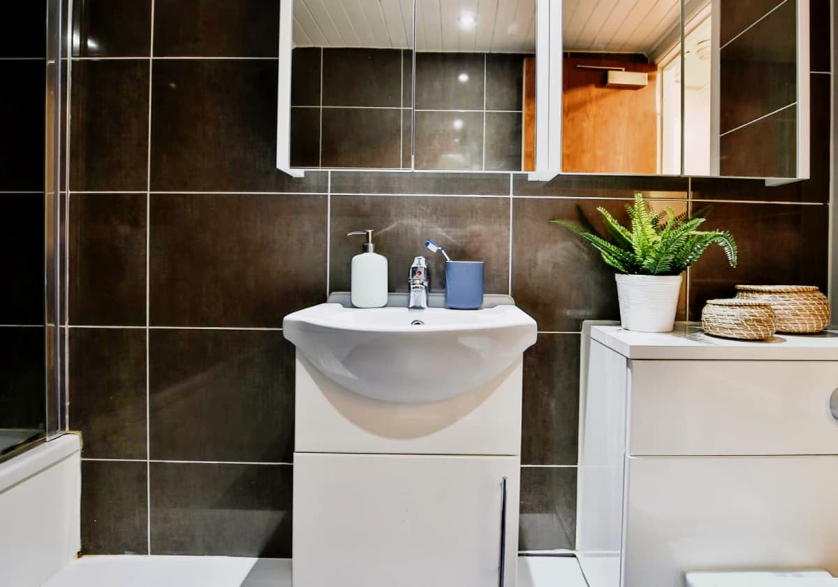 iQ Hollingworth House image
