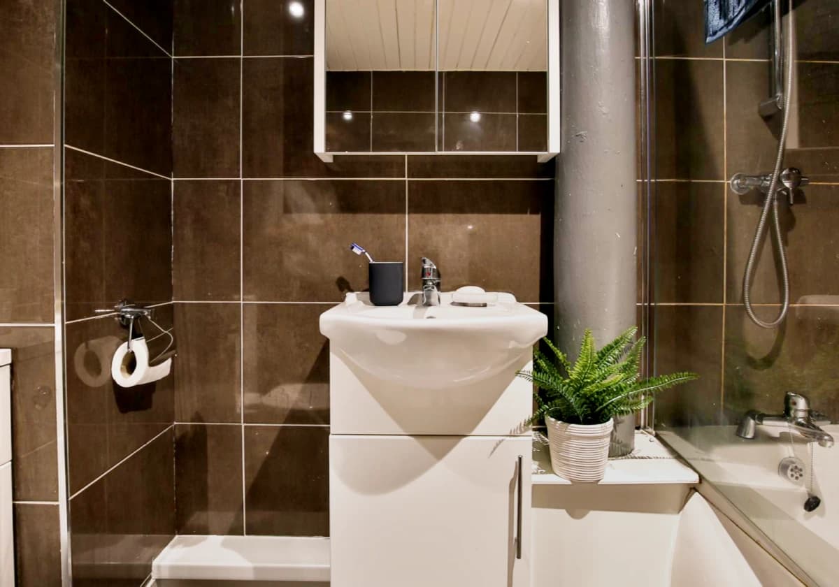iQ Hollingworth House image