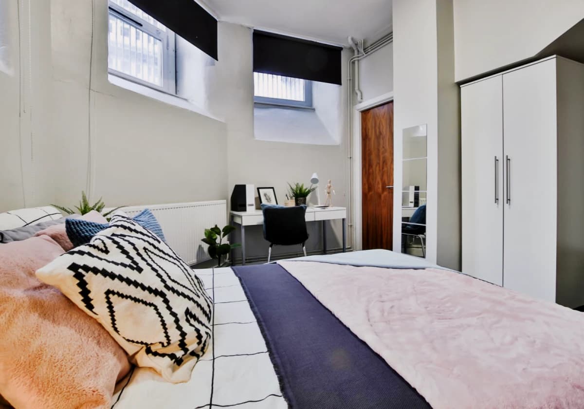 iQ Hollingworth House image