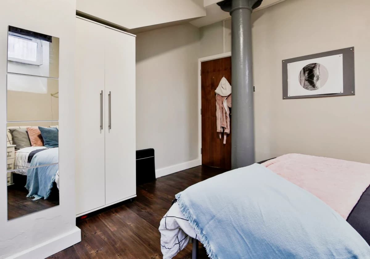 iQ Hollingworth House image