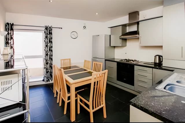 3 bed 2 bath