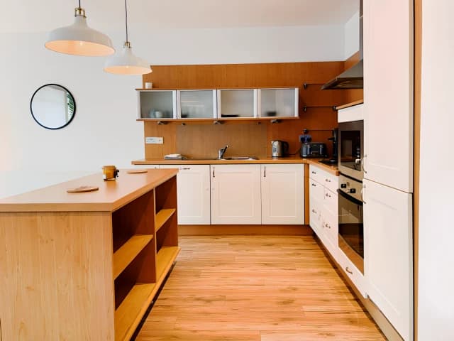 Lovely Spacious 2 bed Apartment with Hydro Views image