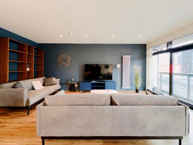 Lovely Spacious 2 bed Apartment with Hydro Views image