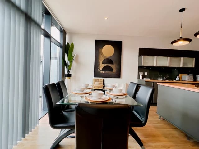 Stunning Apartment at Glasgow Hydro&Secc image 3