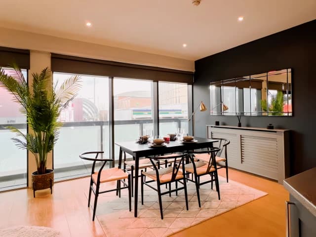 Lovely 2 Bedroom Duplex Apartment with Hydro Views image 2