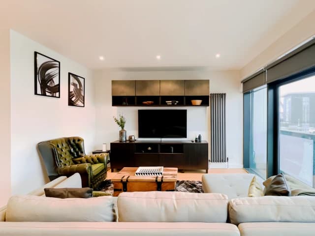 Lovely 2 Bedroom Duplex Apartment with Hydro Views image 5