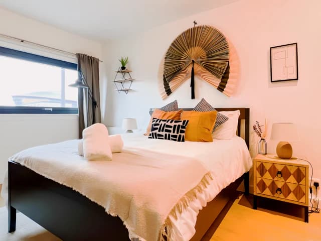 Lovely 2 Bedroom Duplex Apartment with Hydro Views image