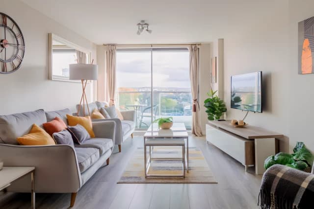 Luxury Riverview City Centre Apartment image 5