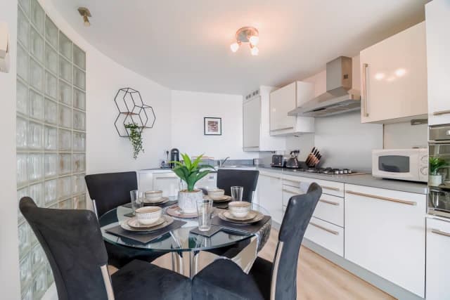 Luxury Riverview City Centre Apartment 2 image 2