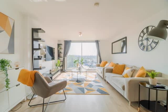 Luxury Riverview City Centre Apartment 2 image