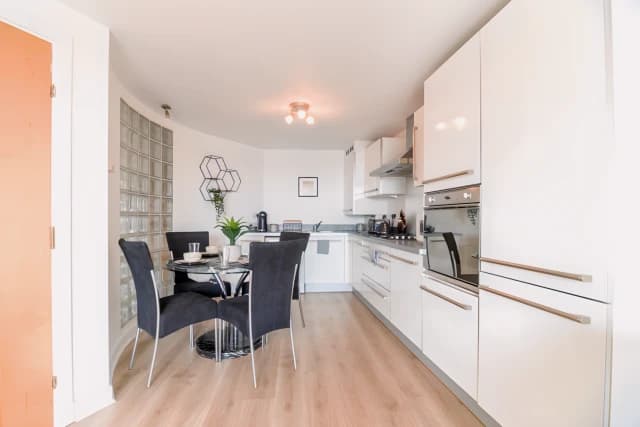 Luxury Riverview City Centre Apartment 2 image