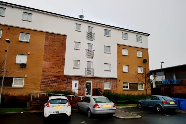 Cumbernauld Road, Dennistoun, GLASGOW, G33