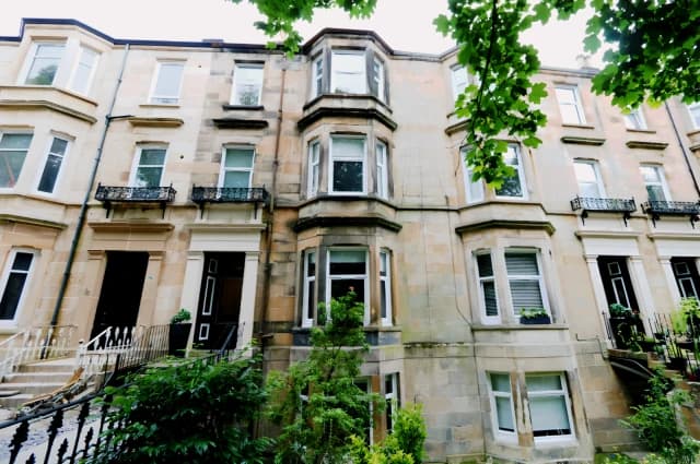 Camphill Avenue, G41 3AY