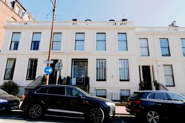 Victoria Crescent Road, G12 9DE