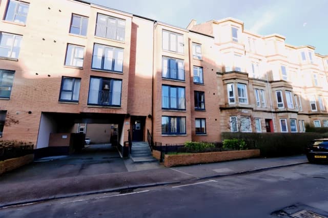 Lochleven Road, G42 9JJ