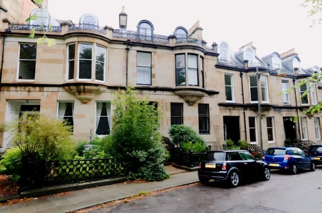 Grosvenor Crescent, G12 9AE