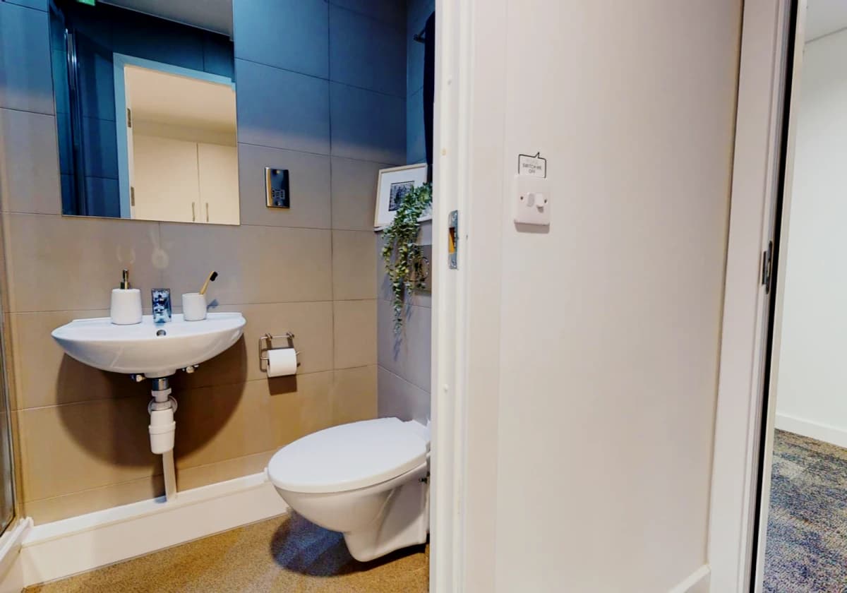 iQ Elgin Place image