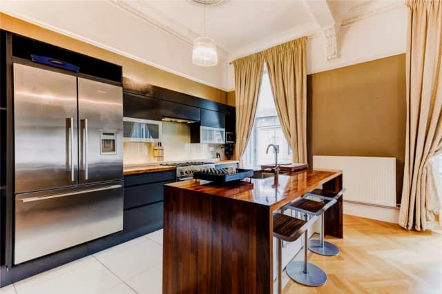 5Bedrooms, 2Bathrooms
