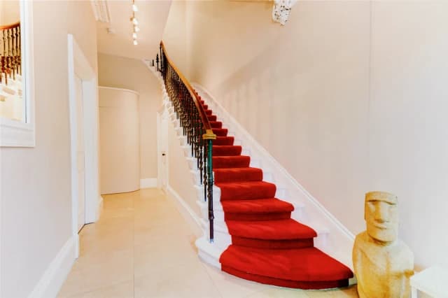 5Bedrooms, 2Bathrooms