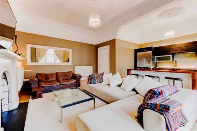 5Bedrooms, 2Bathrooms