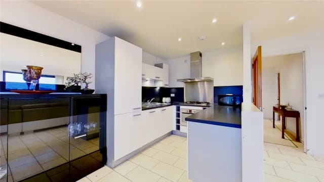 2Bedrooms, 2Bathrooms
