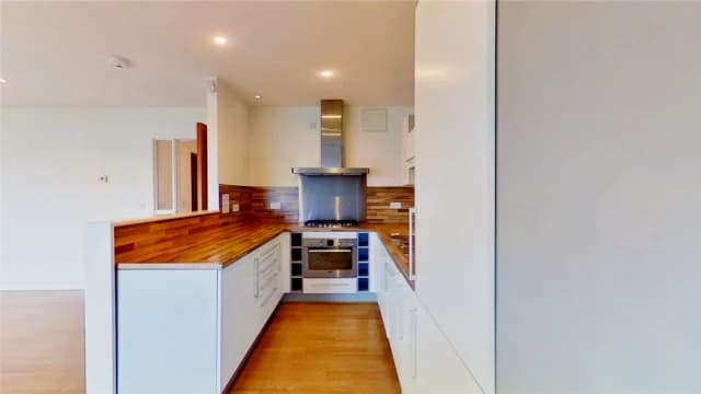 2Bedrooms, 2Bathrooms