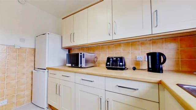 2Bedrooms, 1Bathrooms