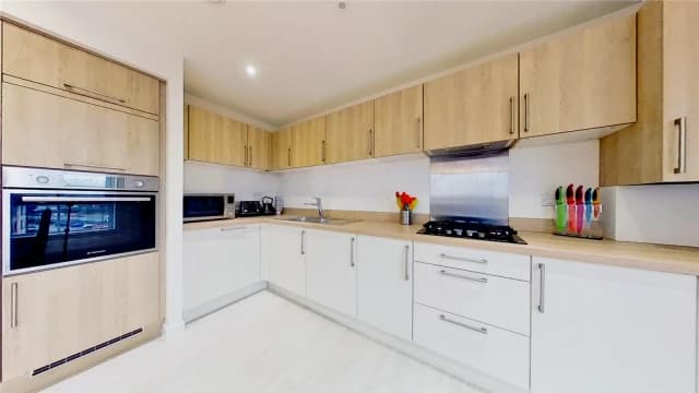 2Bedrooms, 1Bathrooms