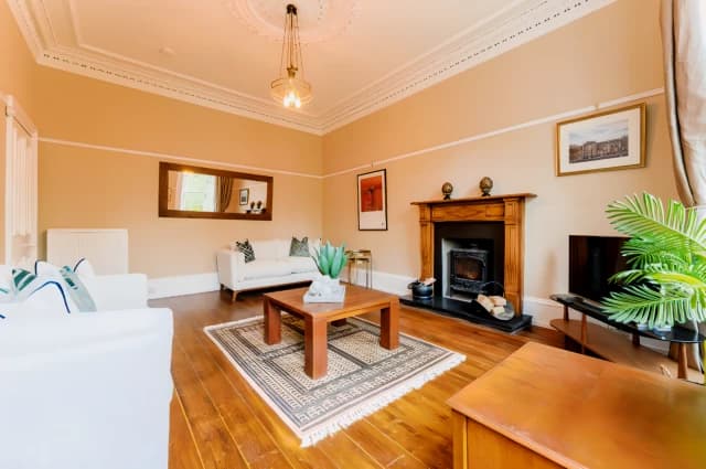 4Bedrooms, 2Bathrooms