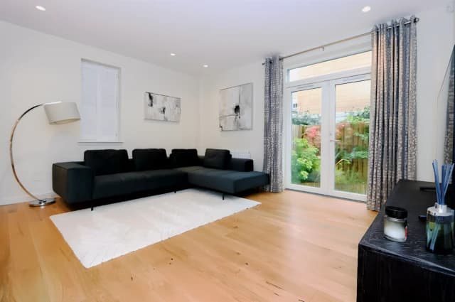 2Bedrooms, 1Bathrooms