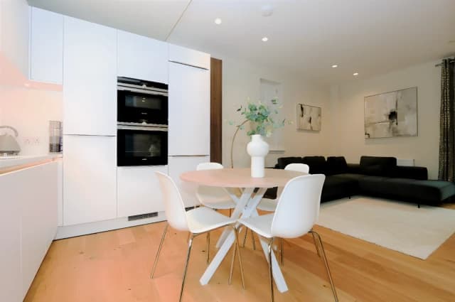 2Bedrooms, 1Bathrooms