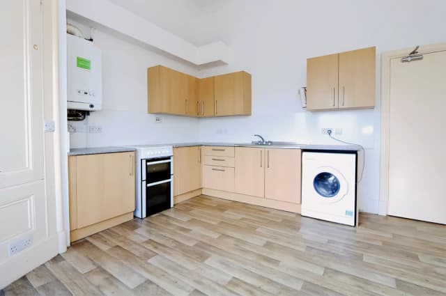 4Bedrooms, 1Bathrooms