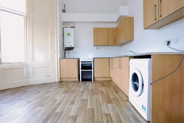 4Bedrooms, 1Bathrooms