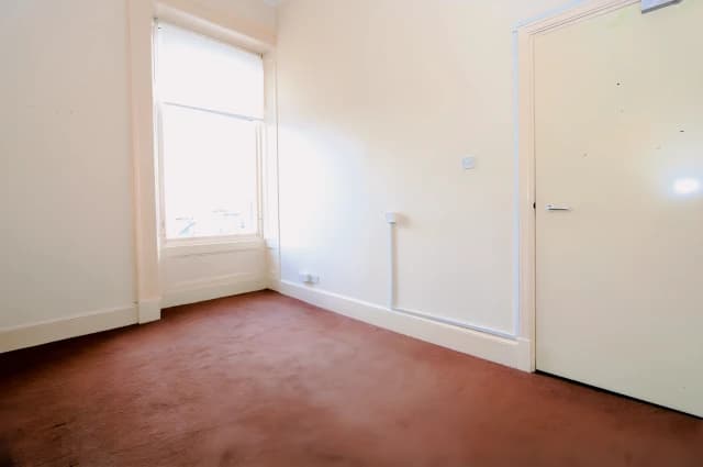 4Bedrooms, 1Bathrooms