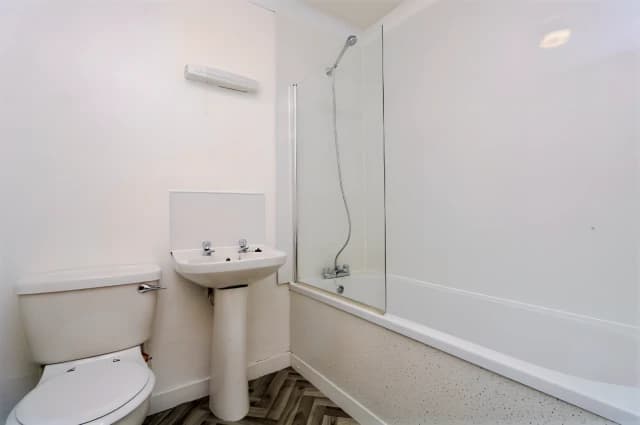 4Bedrooms, 1Bathrooms