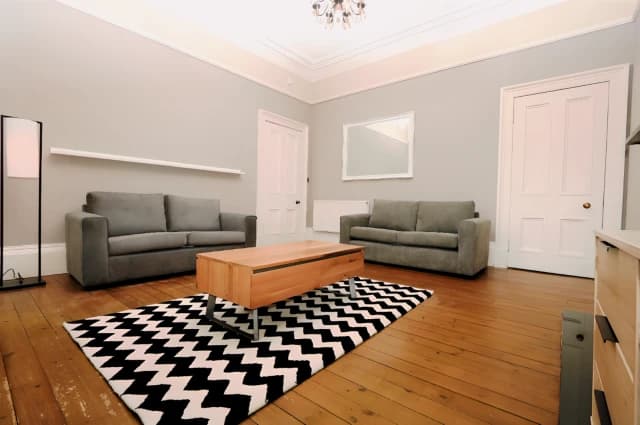 2Bedrooms, 1Bathrooms