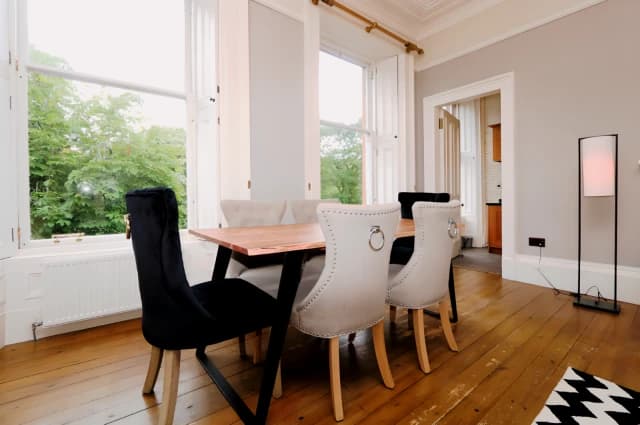2Bedrooms, 1Bathrooms