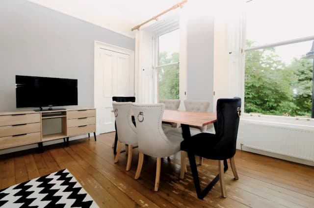 2Bedrooms, 1Bathrooms