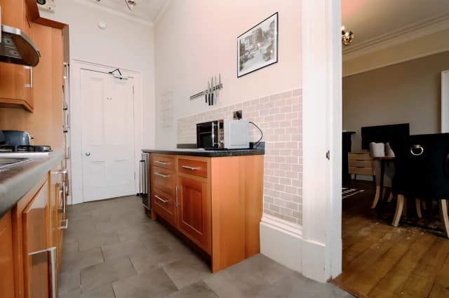 2Bedrooms, 1Bathrooms