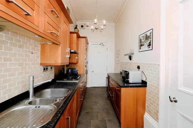 2Bedrooms, 1Bathrooms