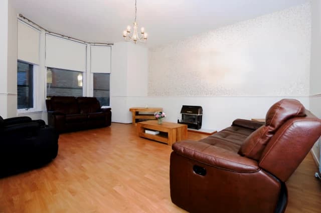 2Bedrooms, 1Bathrooms